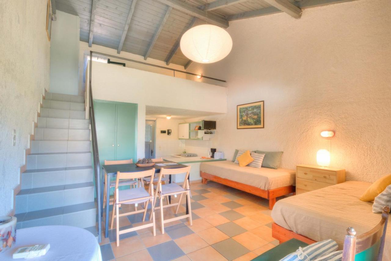 Lefkes Apartments アカラヴィ エクステリア 写真