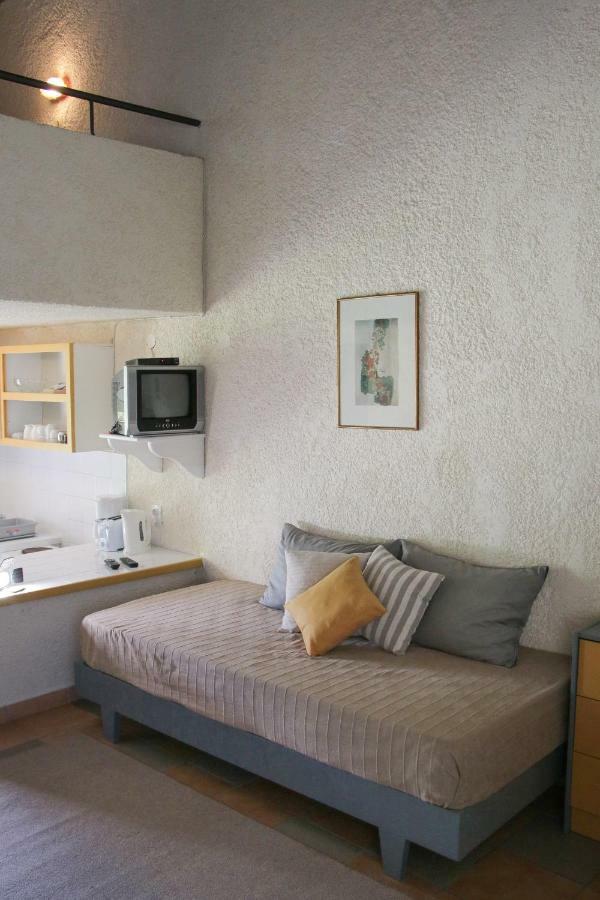 Lefkes Apartments アカラヴィ エクステリア 写真