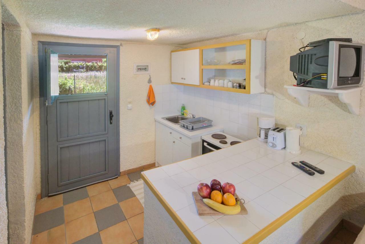Lefkes Apartments アカラヴィ エクステリア 写真