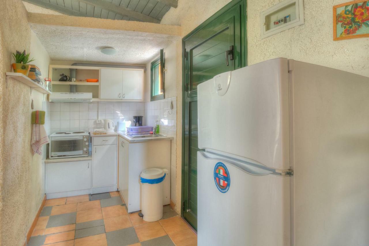 Lefkes Apartments アカラヴィ エクステリア 写真
