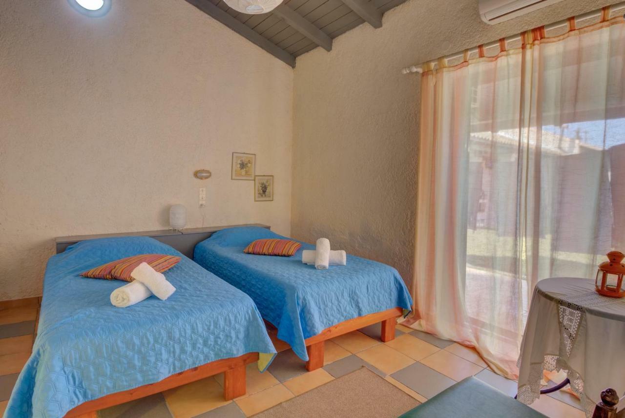 Lefkes Apartments アカラヴィ エクステリア 写真