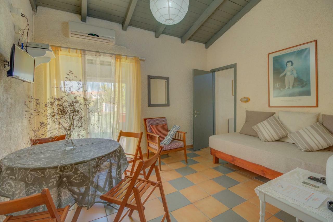 Lefkes Apartments アカラヴィ エクステリア 写真