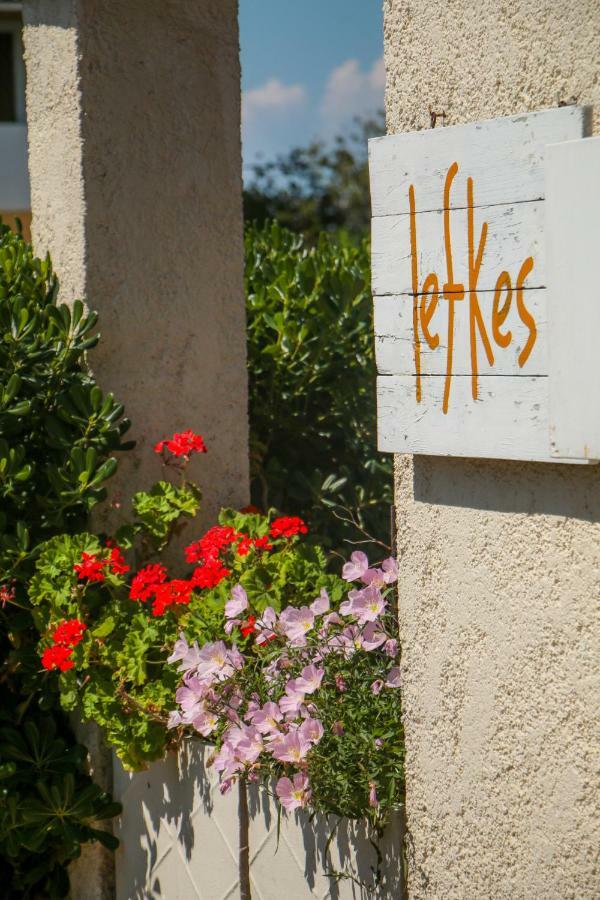 Lefkes Apartments アカラヴィ エクステリア 写真