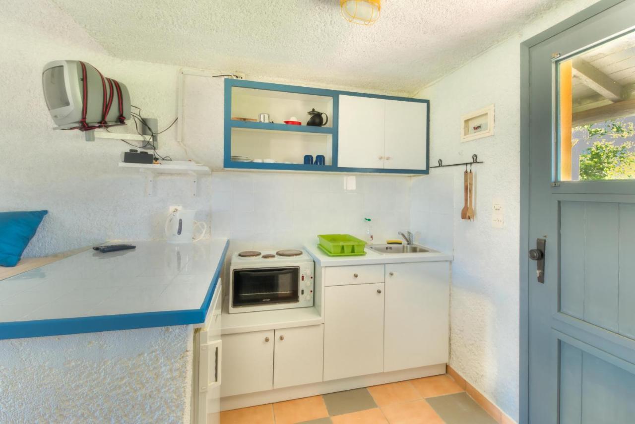 Lefkes Apartments アカラヴィ エクステリア 写真